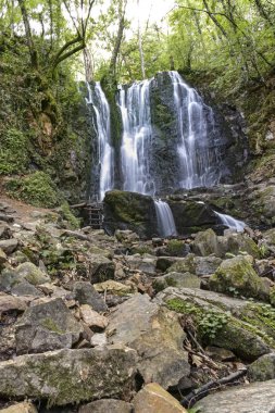 Peyzaj Koleshino şelaleler cascade Belasica dağ, Novo Selo, Kuzey Makedonya Cumhuriyeti