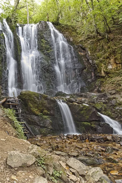北加波塞洛的贝拉西卡山 Koleshino 瀑布景观 — 图库照片