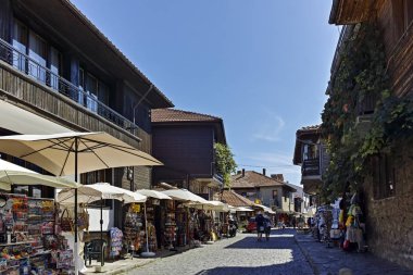 Nessebar, Bulgaristan - 12 Ağustos 2018: Tipik sokak eski kasaba Nessebar, Burgaz bölge, Bulgaristan