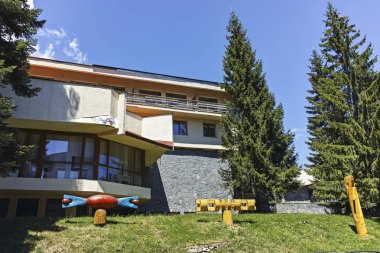 Pamporovo, Bulgaristan - 14 Ağustos 2018: Kayak Merkezi Rodop Dağları, bölge Smolyan, Bulgaristan Pamporovo, yaz görünümü