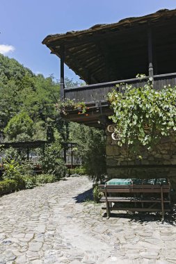 EDDR, Gabrovo, Bulgaristan - 6 Temmuz 2018: Mimari etnografik kompleksi EDDR (Etara) yakınındaki şehir Gabrovo, Bulgaristan