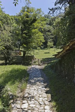 EDDR, Gabrovo, Bulgaristan - 6 Temmuz 2018: Mimari etnografik kompleksi EDDR (Etara) yakınındaki şehir Gabrovo, Bulgaristan