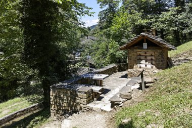 EDDR, Gabrovo, Bulgaristan - 6 Temmuz 2018: Mimari etnografik kompleksi EDDR (Etara) yakınındaki şehir Gabrovo, Bulgaristan