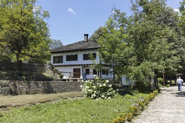 EDDR, Gabrovo, Bulgaristan - 6 Temmuz 2018: Mimari etnografik kompleksi EDDR (Etara) yakınındaki şehir Gabrovo, Bulgaristan