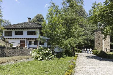 EDDR, Gabrovo, Bulgaristan - 6 Temmuz 2018: Mimari etnografik kompleksi EDDR (Etara) yakınındaki şehir Gabrovo, Bulgaristan