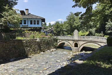 EDDR, Gabrovo, Bulgaristan - 6 Temmuz 2018: Mimari etnografik kompleksi EDDR (Etara) yakınındaki şehir Gabrovo, Bulgaristan