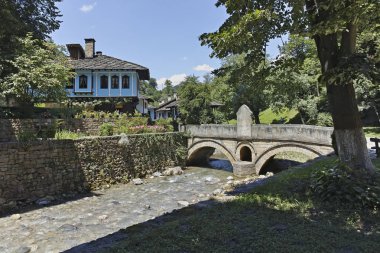 EDDR, Gabrovo, Bulgaristan - 6 Temmuz 2018: Mimari etnografik kompleksi EDDR (Etara) yakınındaki şehir Gabrovo, Bulgaristan