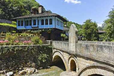 EDDR, Gabrovo, Bulgaristan - 6 Temmuz 2018: Mimari etnografik kompleksi EDDR (Etara) yakınındaki şehir Gabrovo, Bulgaristan