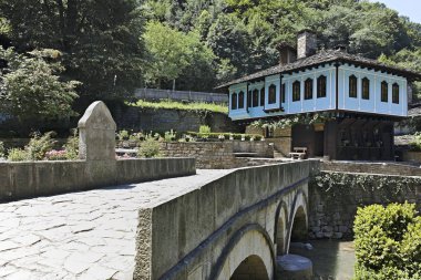 EDDR, Gabrovo, Bulgaristan - 6 Temmuz 2018: Mimari etnografik kompleksi EDDR (Etara) yakınındaki şehir Gabrovo, Bulgaristan