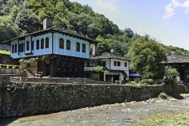 EDDR, Gabrovo, Bulgaristan - 6 Temmuz 2018: Mimari etnografik kompleksi EDDR (Etara) yakınındaki şehir Gabrovo, Bulgaristan