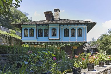 EDDR, Gabrovo, Bulgaristan - 6 Temmuz 2018: Mimari etnografik kompleksi EDDR (Etara) yakınındaki şehir Gabrovo, Bulgaristan