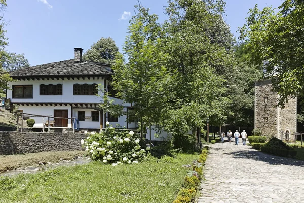 EDDR, Gabrovo, Bulgaristan - 6 Temmuz 2018: Mimari etnografik kompleksi EDDR (Etara) yakınındaki şehir Gabrovo, Bulgaristan