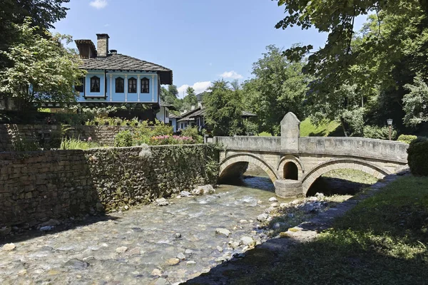 EDDR, Gabrovo, Bulgaristan - 6 Temmuz 2018: Mimari etnografik kompleksi EDDR (Etara) yakınındaki şehir Gabrovo, Bulgaristan