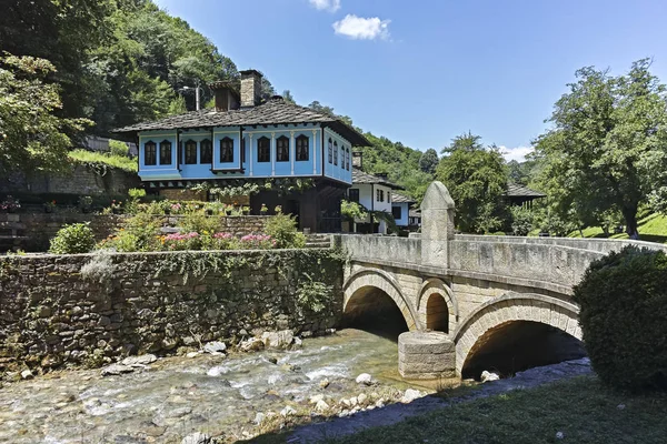 EDDR, Gabrovo, Bulgaristan - 6 Temmuz 2018: Mimari etnografik kompleksi EDDR (Etara) yakınındaki şehir Gabrovo, Bulgaristan