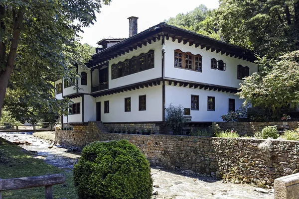 EDDR, Gabrovo, Bulgaristan - 6 Temmuz 2018: Mimari etnografik kompleksi EDDR (Etara) yakınındaki şehir Gabrovo, Bulgaristan