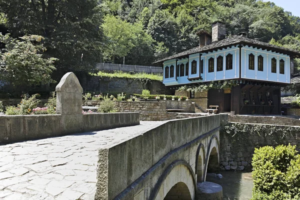 EDDR, Gabrovo, Bulgaristan - 6 Temmuz 2018: Mimari etnografik kompleksi EDDR (Etara) yakınındaki şehir Gabrovo, Bulgaristan