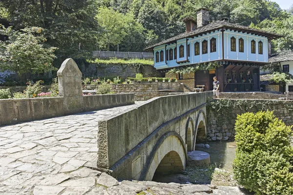 EDDR, Gabrovo, Bulgaristan - 6 Temmuz 2018: Mimari etnografik kompleksi EDDR (Etara) yakınındaki şehir Gabrovo, Bulgaristan