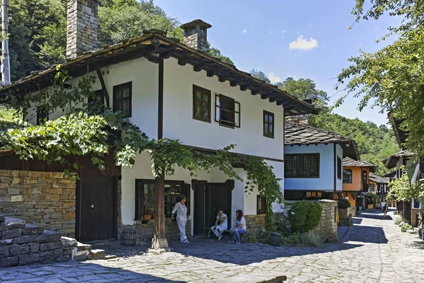 EDDR, Gabrovo, Bulgaristan - 6 Temmuz 2018: Mimari etnografik kompleksi EDDR (Etara) yakınındaki şehir Gabrovo, Bulgaristan