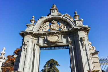 Madrid, İspanya - 22 Ocak 2018: Puerta Felipe IV ve Plaza parter Retiro Park City, Madrid, İspanya