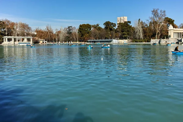 Madrid Spain January 2018 Large Pond Retiro Monument Alfonso Xii — Stock Photo, Image