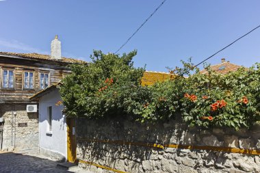 Nesebar, Bulgaristan - 12 Ağustos 2018: Tipik sokak eski kasaba Nessebar, Burgaz bölge, Bulgaristan