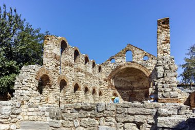 Nesebar, Bulgaristan - 12 Ağustos 2018: Kalıntıları, antik kilise olan Ayasofya Nessebar kasaba, Burgaz bölge, Bulgaristan
