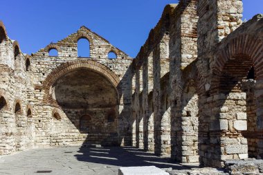 Nesebar, Bulgaristan - 12 Ağustos 2018: Kalıntıları, antik kilise olan Ayasofya Nessebar kasaba, Burgaz bölge, Bulgaristan