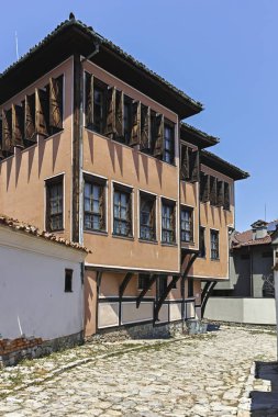 Plovdiv, Bulgaristan - 5 Temmuz 2018: Tipik sokak cobblestones eski şehir şehir Plovdiv, Bulgaristan