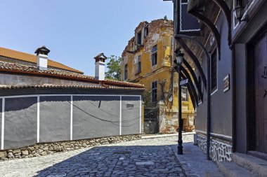 Plovdiv, Bulgaristan - 5 Temmuz 2018: Tipik sokak cobblestones eski şehir şehir Plovdiv, Bulgaristan