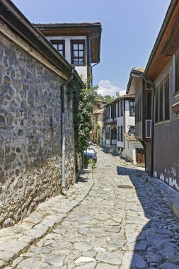 Plovdiv, Bulgaristan - 5 Temmuz 2018: Tipik sokak cobblestones eski şehir şehir Plovdiv, Bulgaristan