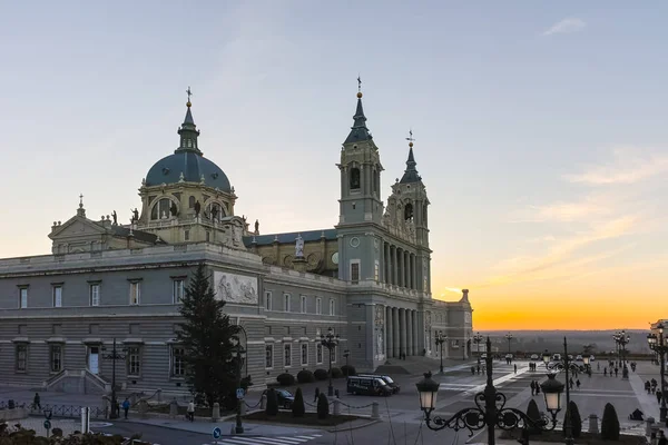 Madrid Spanje Januari 2018 Fantastische Zonsondergang Uitzicht Almudena Kathedraal Stad — Stockfoto