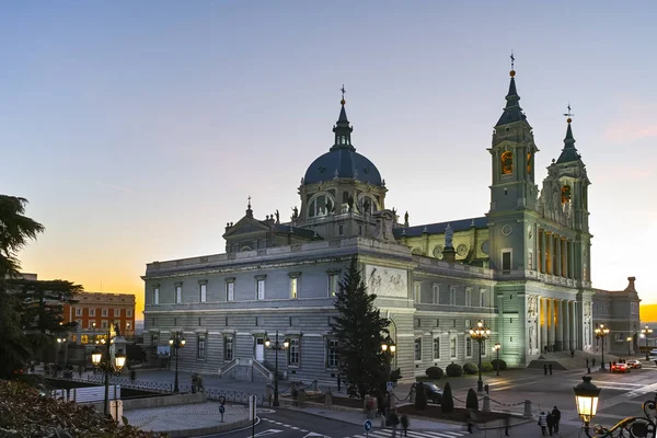 Madrid España Enero 2018 Increíble Vista Atardecer Catedral Almudena Ciudad — Foto de Stock