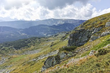Bulgaristan 'ın Yedi Rila Gölü yakınlarındaki Rila Mountan' ın Yaz Manzarası