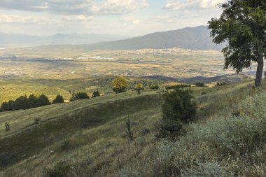 Ograzhden dağın, Blagoevgrad bölge, Bulgaristan günbatımı manzara