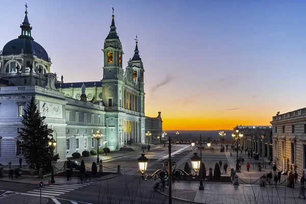 Madrid Spanya Ocak 2018 Gece Görünümü Almudena Katedrali Şehir Madrid — Stok fotoğraf