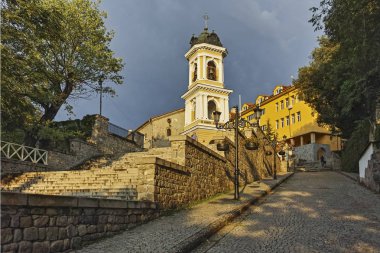 Plovdiv, Bulgaristan - 4 Temmuz 2018: gün batımı görünümü, Meryem Ana Doğu Ortodoks Kilisesi şehir Plovdiv, Bulgaristan Amazing
