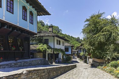 Etara, Gabrovo, Bulgaristan - 6 Temmuz 2018: Mimari etnografik kompleksi EDDR (Etara) yakınındaki şehir Gabrovo, Bulgaristan