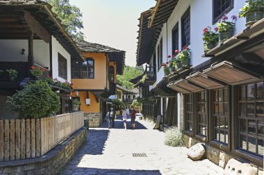 Etara, Gabrovo, Bulgaristan - 6 Temmuz 2018: Mimari etnografik kompleksi EDDR (Etara) yakınındaki şehir Gabrovo, Bulgaristan