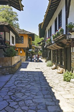 Etara, Gabrovo, Bulgaristan - 6 Temmuz 2018: Mimari etnografik kompleksi EDDR (Etara) yakınındaki şehir Gabrovo, Bulgaristan