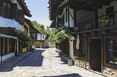 Etara, Gabrovo, Bulgaristan - 6 Temmuz 2018: Mimari etnografik kompleksi EDDR (Etara) yakınındaki şehir Gabrovo, Bulgaristan