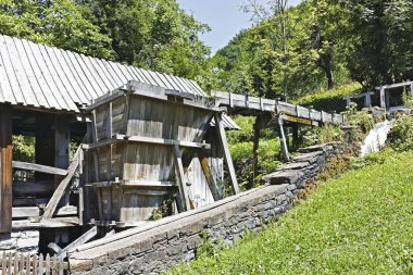 Etara, Gabrovo, Bulgaristan - 6 Temmuz 2018: Mimari etnografik kompleksi EDDR (Etara) yakınındaki şehir Gabrovo, Bulgaristan