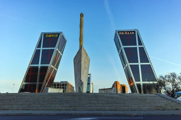 Madrid Spanya Ocak 2018 Sunrise Görünümünü Avrupa Kapısı Kio Kuleleri — Stok fotoğraf