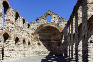 Nessebar, Bulgaristan - 12 Ağustos 2018: Kalıntıları, antik kilise olan Ayasofya Nessebar kasaba, Burgaz bölge, Bulgaristan