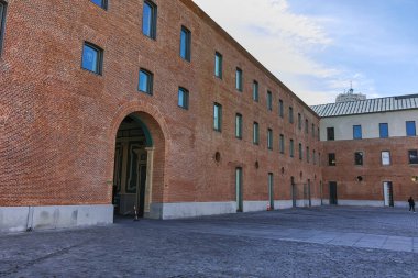 Madrid, İspanya - 23 Ocak 2018: Bina Conde Duque kültür merkezi Madrid şehir, İspanya