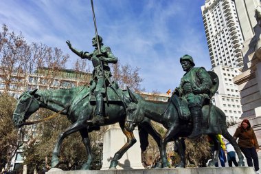 Madrid, İspanya - 23 Ocak 2018: Anıt Cervantes, Don Kişot ve Sancho Panza İspanya Meydanı Madrid şehir, İspanya
