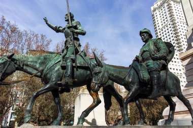 Madrid, İspanya - 23 Ocak 2018: Anıt Cervantes, Don Kişot ve Sancho Panza İspanya Meydanı Madrid şehir, İspanya