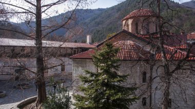 Bachkovo Manastırı, Bulgaristan - 4 Şubat 2019: Bachkovo Manastırı Dormition Tanrı, Bulgaristan anası, ortaçağ binaları