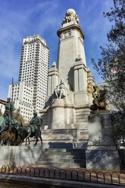 Madrid, İspanya - 23 Ocak 2018: Anıt Cervantes, Don Kişot ve Sancho Panza İspanya Meydanı Madrid şehir, İspanya