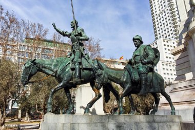 Madrid, İspanya - 23 Ocak 2018: Anıt Cervantes, Don Kişot ve Sancho Panza İspanya Meydanı Madrid şehir, İspanya