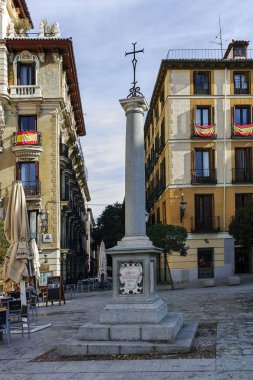 Madrid, İspanya - 23 Ocak 2018: Eski binasında Ramales kare (plaza Ramales) şehir Madrid, İspanya